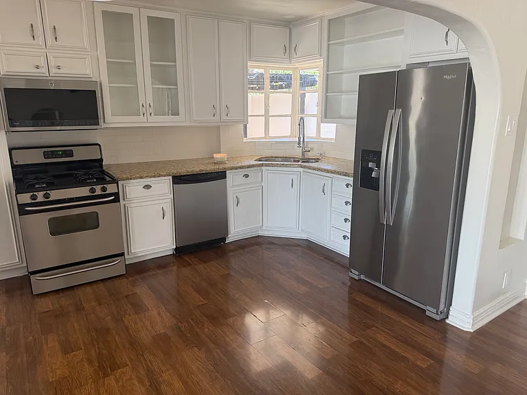 701 W Lewis Ave — Photo 6