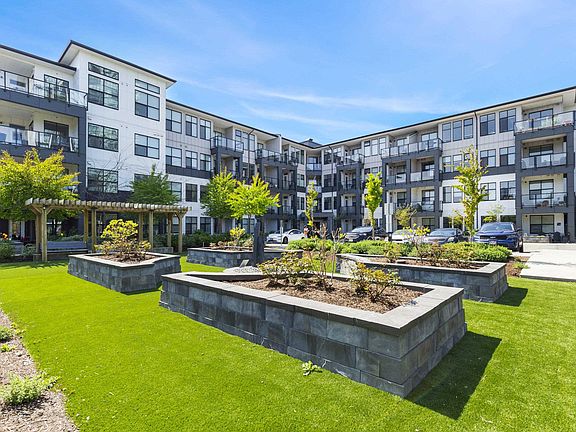 4th image of 2120 Gladwin Rd #104