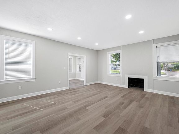 4th image of 129 Danube Ave APT 1