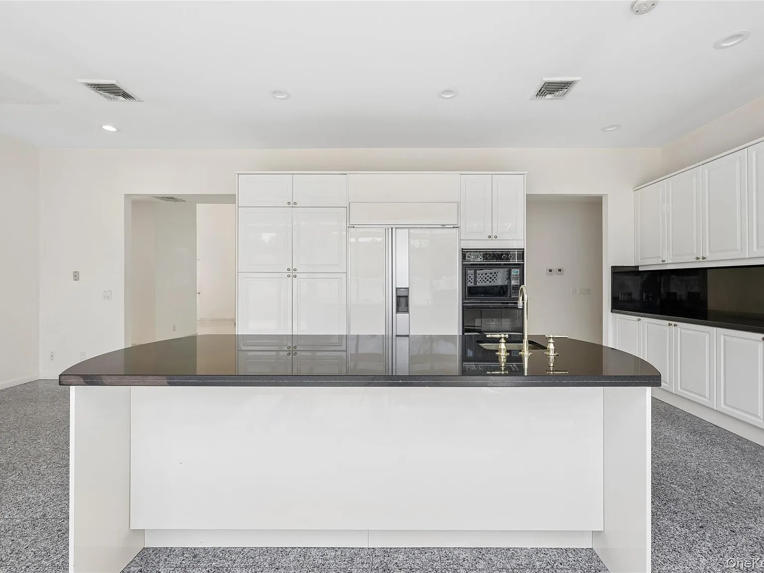 5 bed, 3.5 bath, 4948 sqft, $15,000 — Photo 4