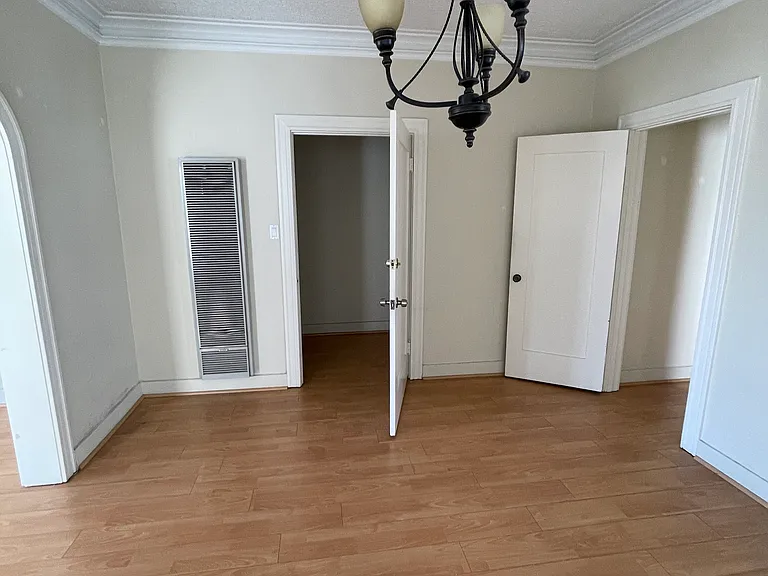 809 1/2 N Ridgewood Pl — Photo 5