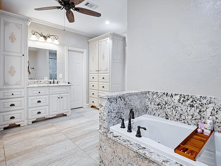 2309 Parker Rd — Photo 19