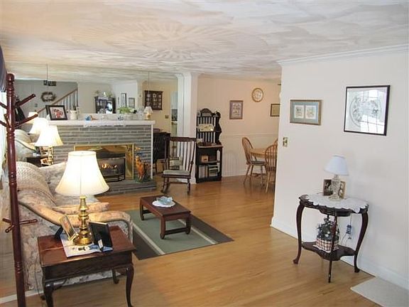 2nd image of 3716 Alpine Dr