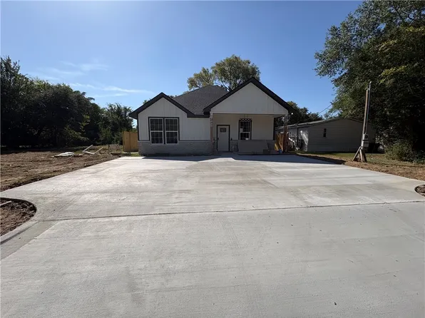 2405 Southside Dr, Bryan, TX 77803