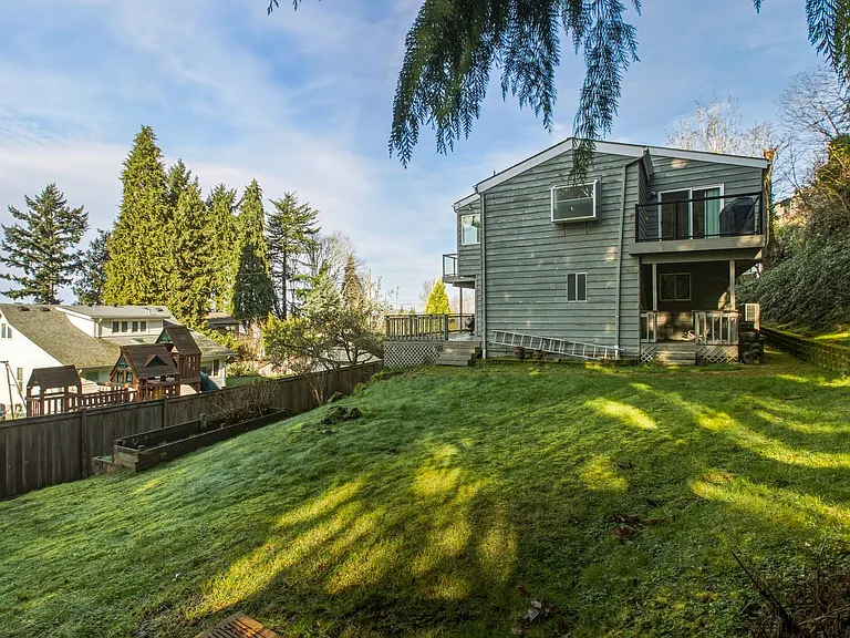 1058 California Ln SW — Photo 38