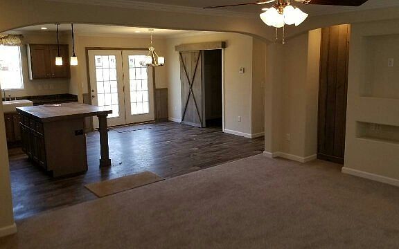 3rd image of 372 Horseshoe Dr