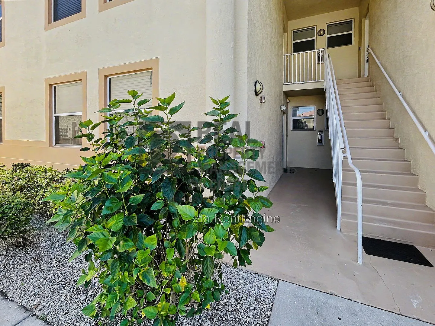 3 bed, 2.0 bath, 1043 sqft, $1,600 — Photo 1