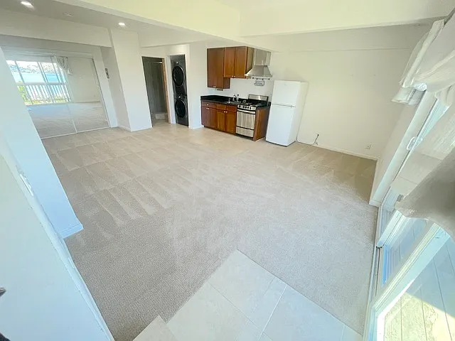 Cazneau Ave — Photo 1