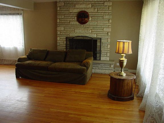 3rd image of 16532 Greenwood Ave