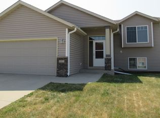 4911 Castleview Dr NW, Rochester, MN 55901