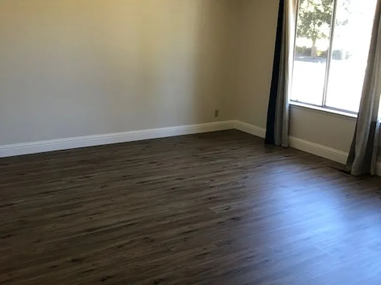 4798 Mohr Ave — Photo 10