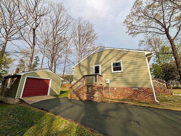 3rd image of 5605 Baume Cir