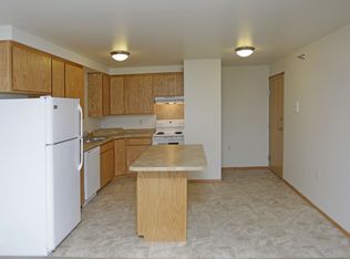 714 20th St NW #8, East Grand Forks, MN 56721