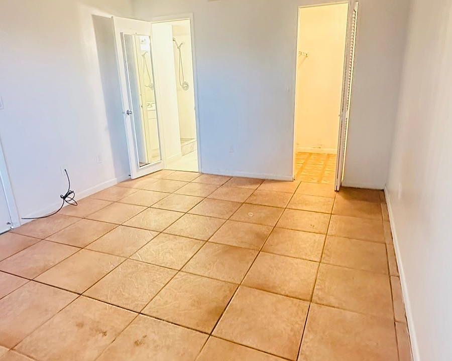 1st image of 862 NE 209th St #103-39