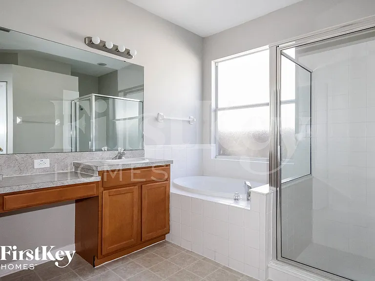 8719 Sandy Plains Dr — Photo 12