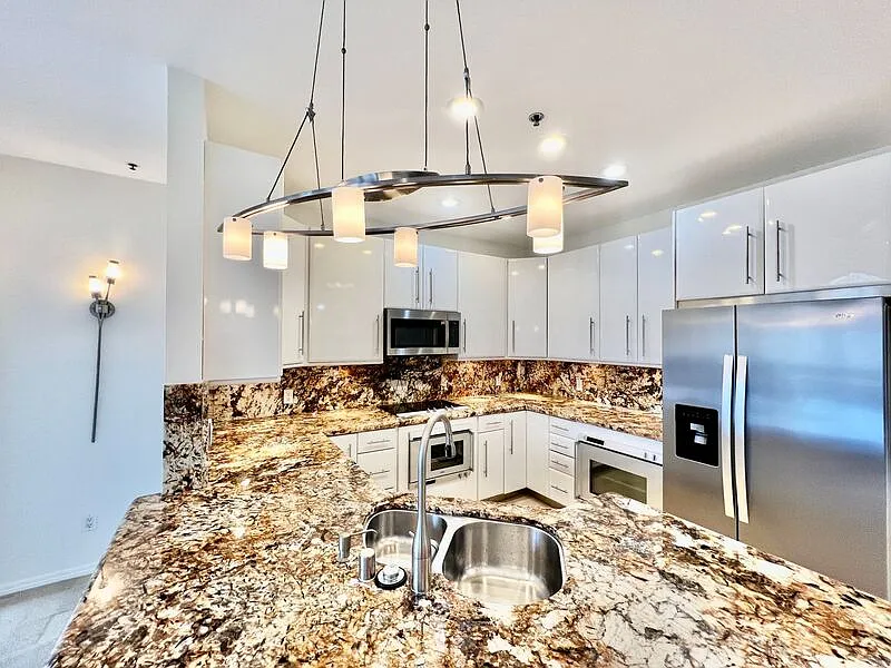 2 bed, 2.0 bath, 1176 sqft, $3,400 — Photo 2