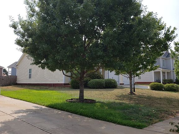 3rd image of 207 Meyers Lake Dr