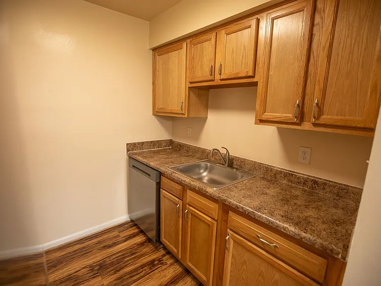 Chapel Lake Apartments — Photo 40