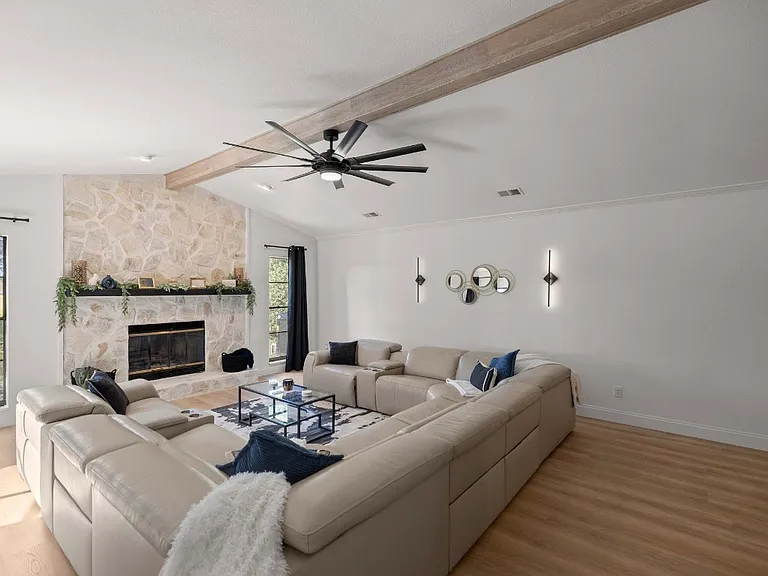 250 E Hartford St — Photo 11
