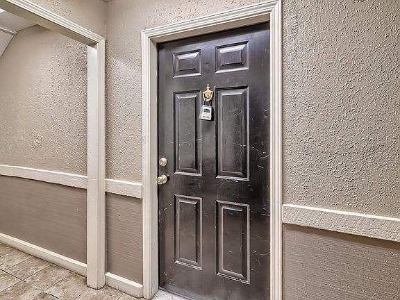 5th image of 913 Old Manor Rd