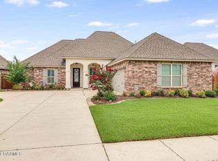 111 Chemet Rd, Youngsville, LA 70592