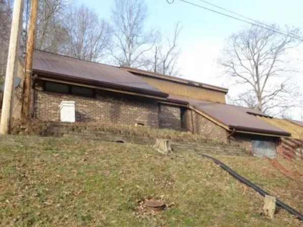 256 Cherry Hill Ln, Hagerhill, KY 41222