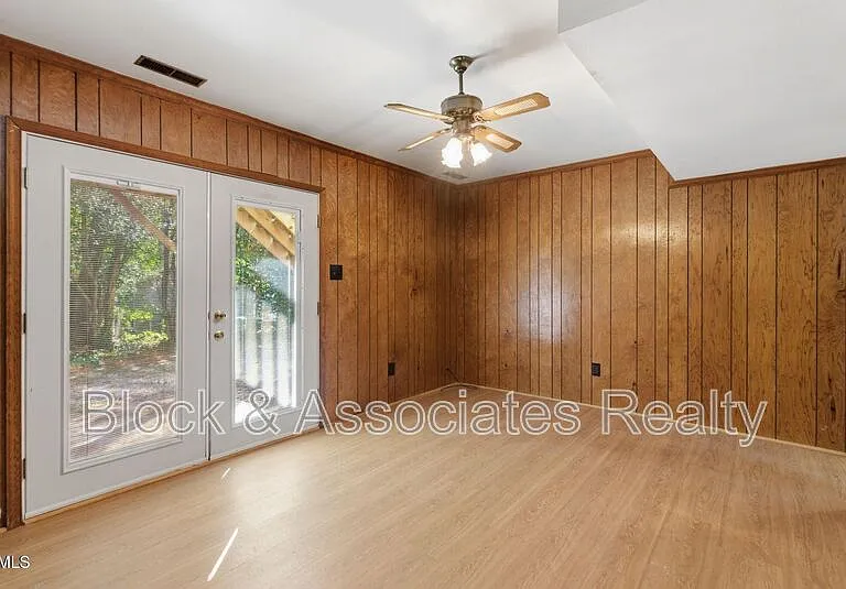 1200 Boxwood Ln — Photo 23