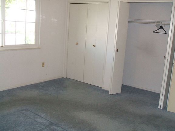 MASTER W/HUGE CLOSET