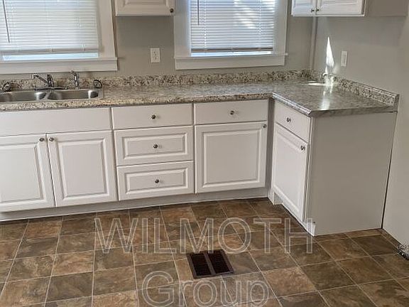 4th image of 3528 Graceland Ave
