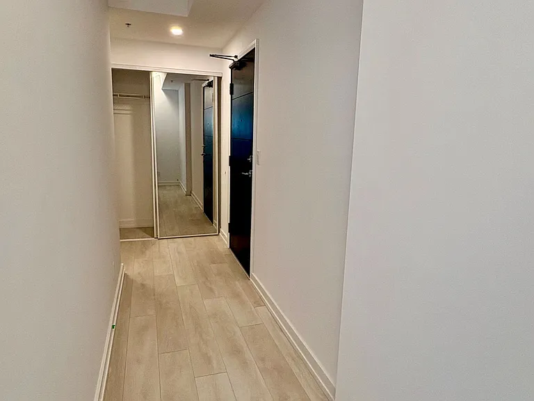 75 James St S #727 — Photo 5