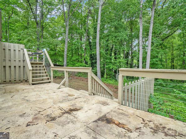 1213 Laurel Cliff Dr SE, Smyrna, GA 30082