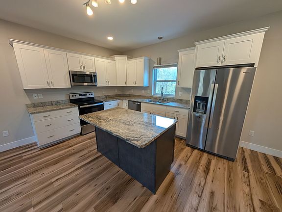3rd image of 610 Salem Heights Ln