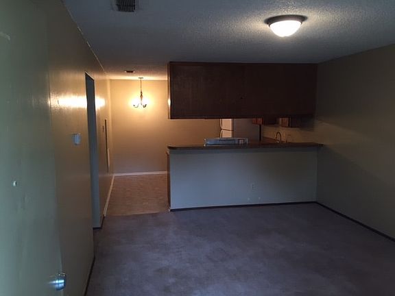 3rd image of 201 E Sycamore Ln APT C