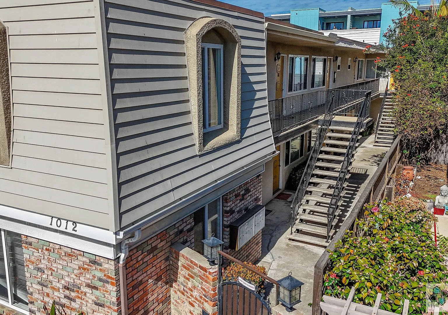 1012 Thomas Ave — Photo 2