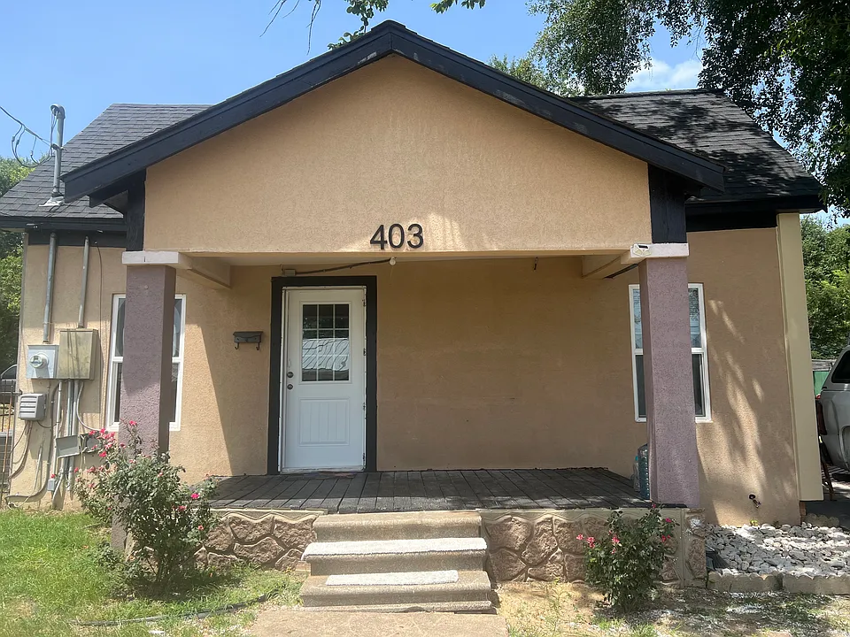403 E Elk St