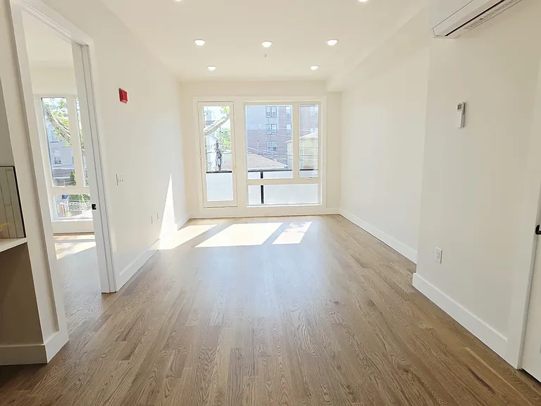 40 Lembeck Ave #12 — Photo 15
