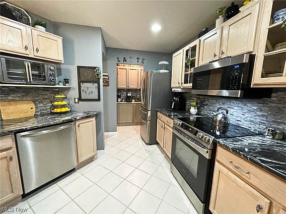 4th image of 103 Lakeshore Dr