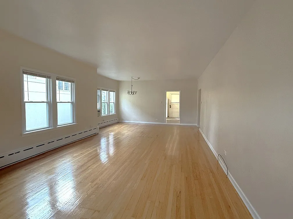 3 bed, 1288 sqft, $2,100 — Photo 2