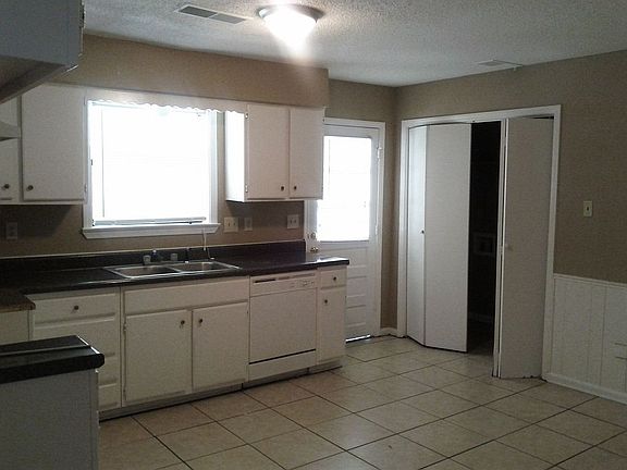 2nd image of 3863 Caravel Dr