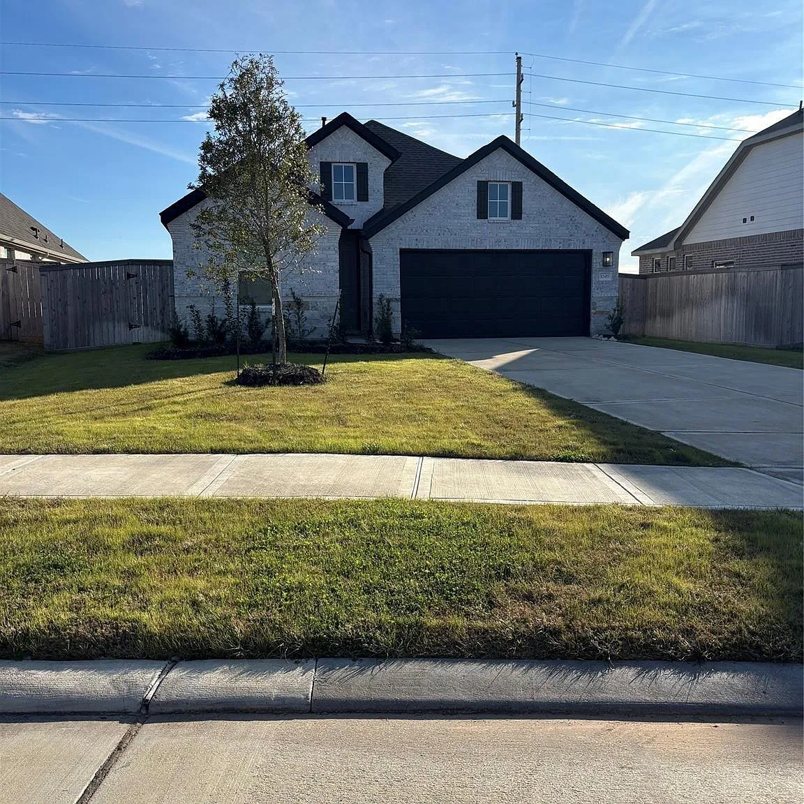 3 bed, 2.0 bath, 1964 sqft, $2,500 — Photo 1