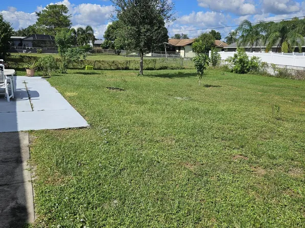 967 SE Breakwater Avenue, Port St Lucie, FL 34983