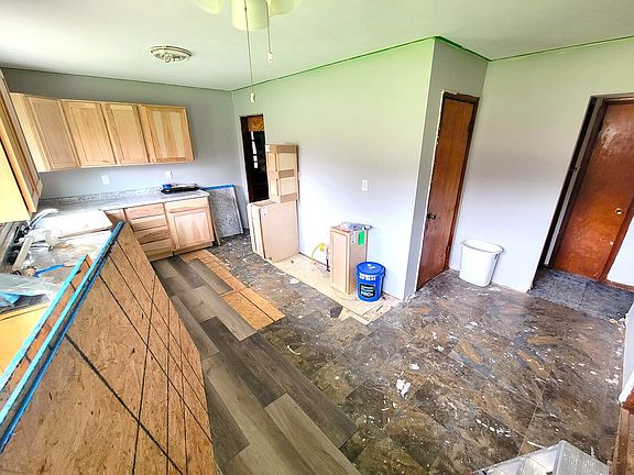 5th image of 2569 E 22nd Rd