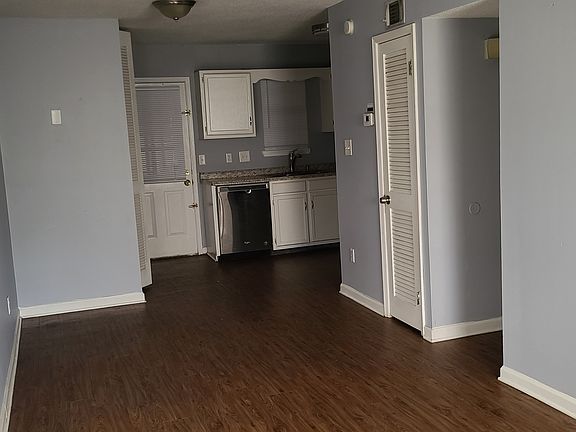 5th image of 3724 Aksarben Dr
