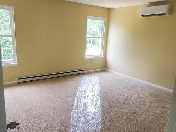 3rd image of 17 Lilac Dr