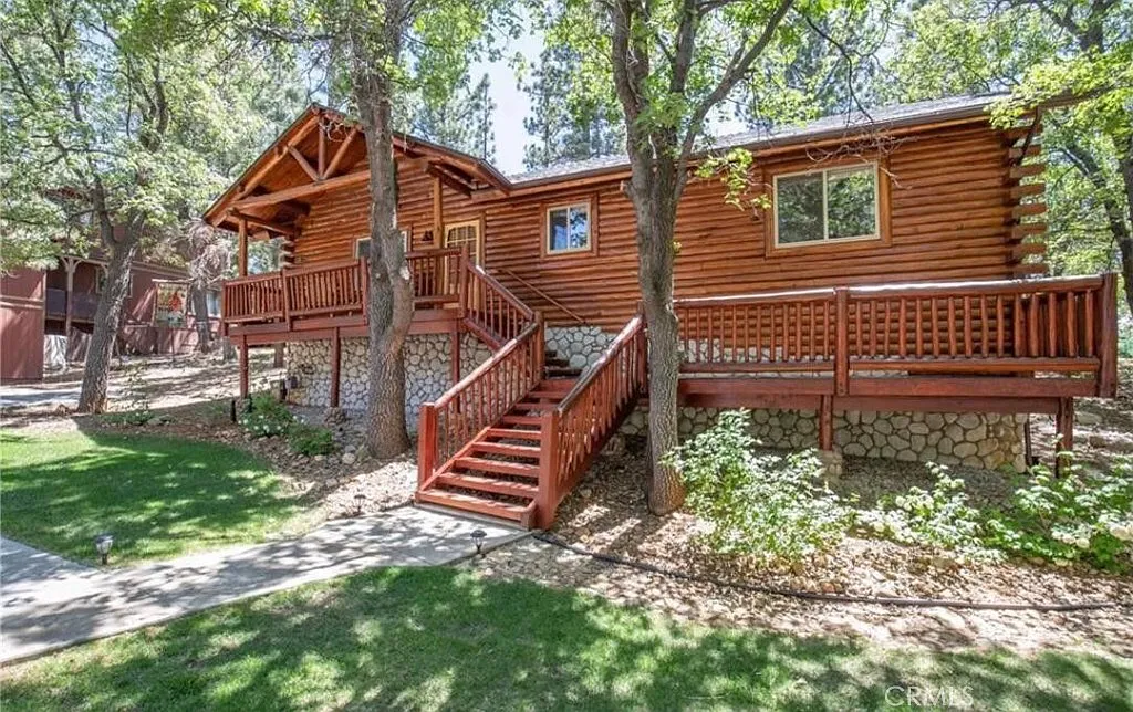 3 bed, 2.0 bath, 1276 sqft, $2,800 — Photo 1