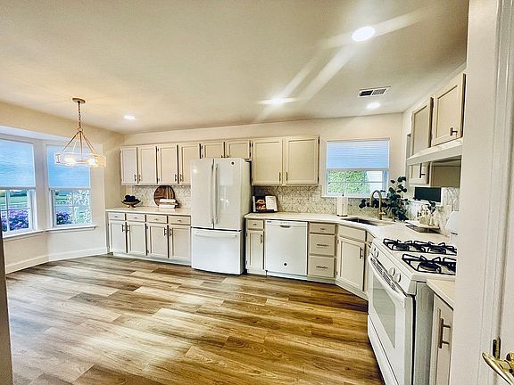 2nd image of 2387 Crisfield Cir