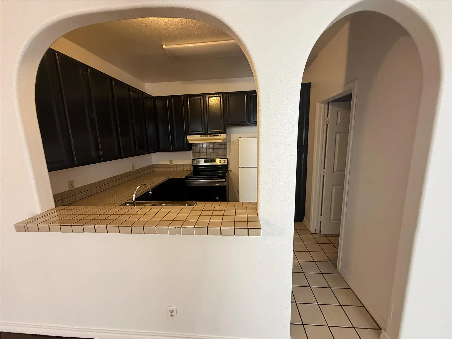 2 bed, 2.0 bath, 2302 sqft, $1,695 — Photo 4