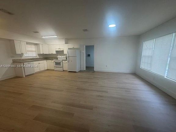 2nd image of 374 NE 171st St