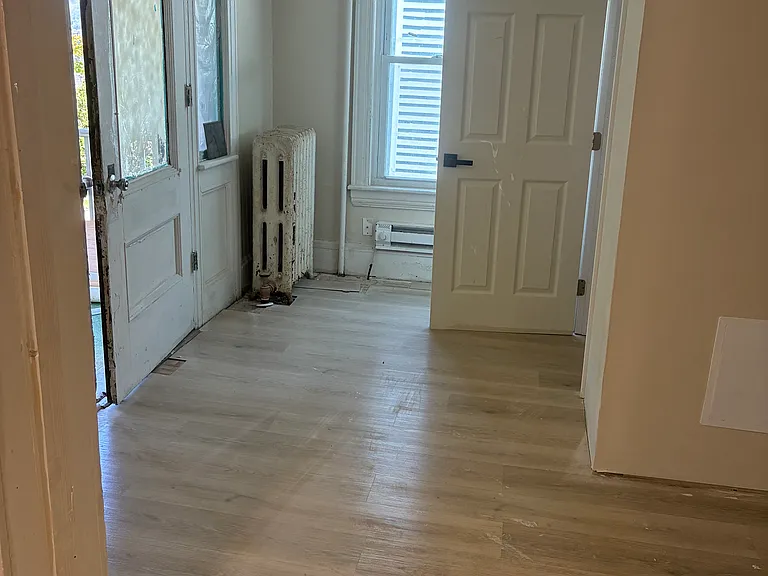 Livingroom/Foyer