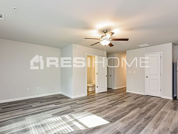 3rd image of 115 Wellbrook Ct NE